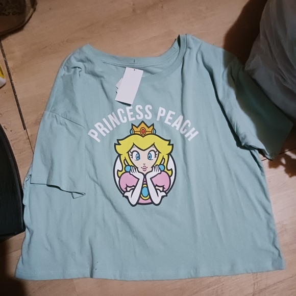 Nintendo Super Mario Princess Peach T-Shirt - Picture 4 of 4